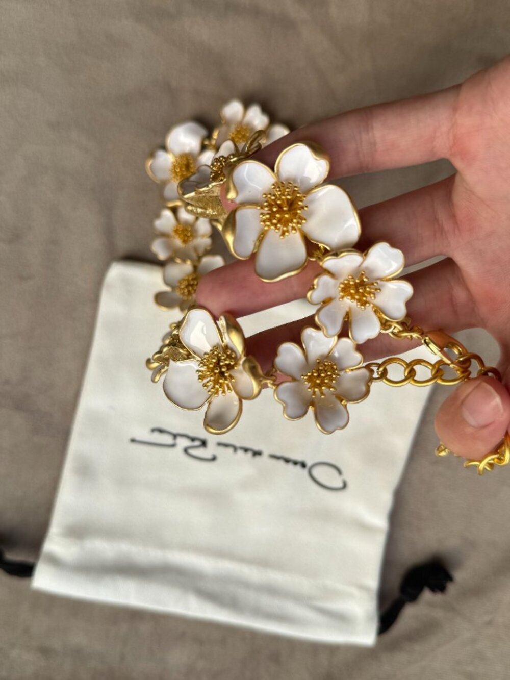 Oscar de la Renta White Enamel Floral Choker Necklace - Picture 2 of 6